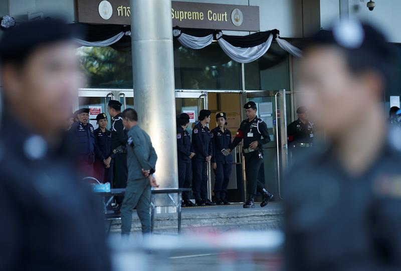 Ocho policÃ­as investigados por extorsionar a extranjeros en Tailandia